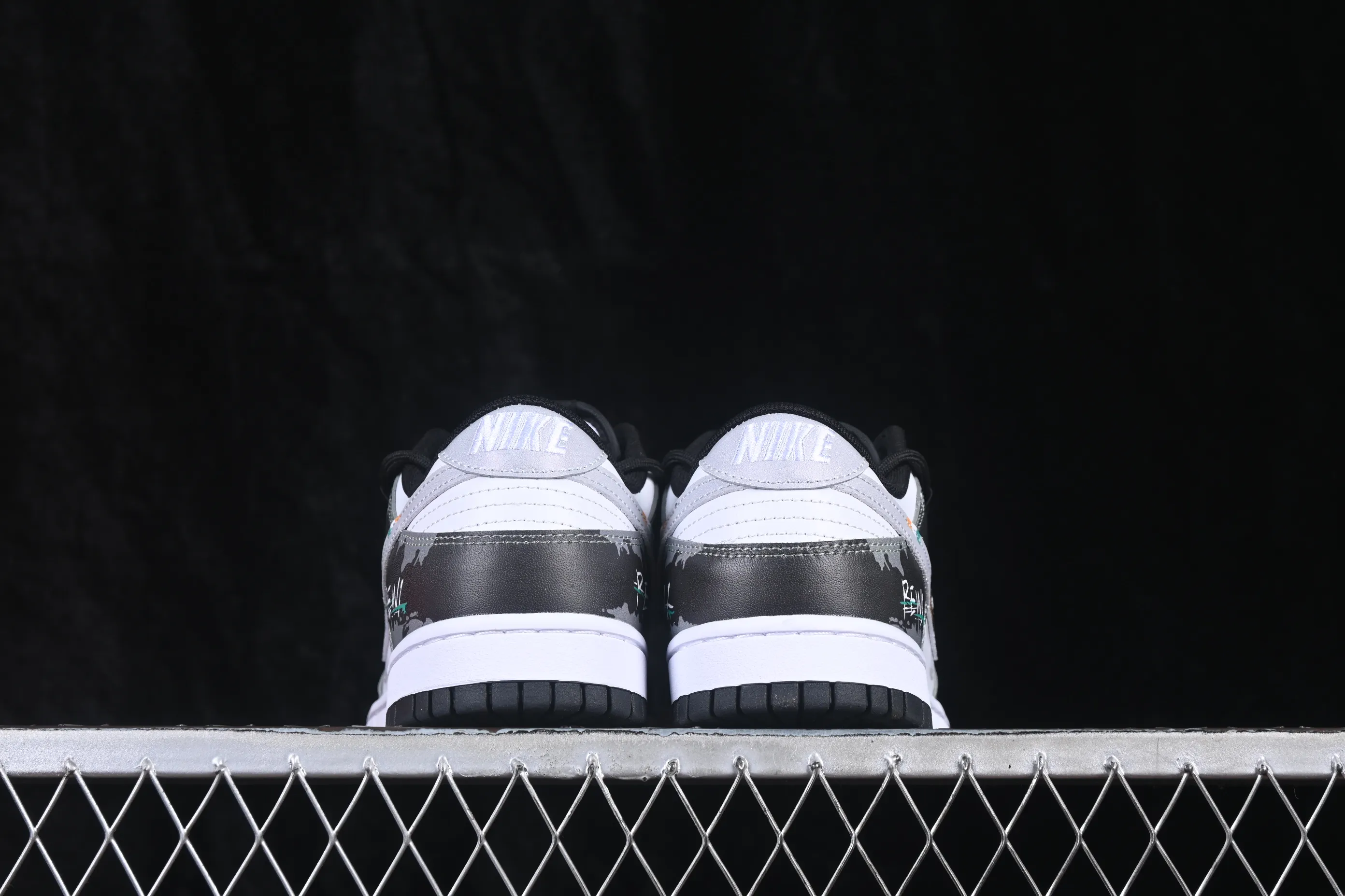 All categories Nk SB Dunk Series Nk SB Dunk Low High-end customized low-top sneakers Nike SB Dunk Low straps low-top casual sneakers DD1391-100
